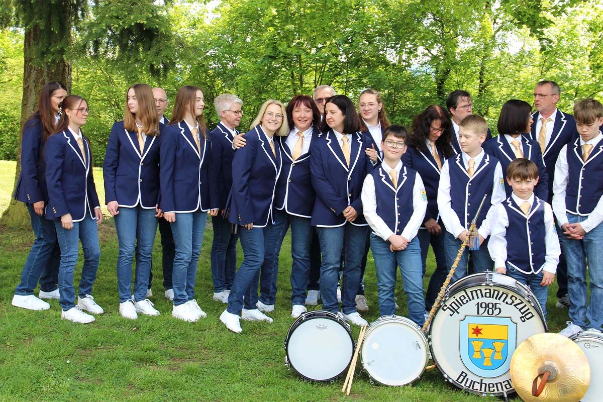 Spielmannszug 1985 Buchenau: Bilder mit neuer Uniform und aktueller Besetzung