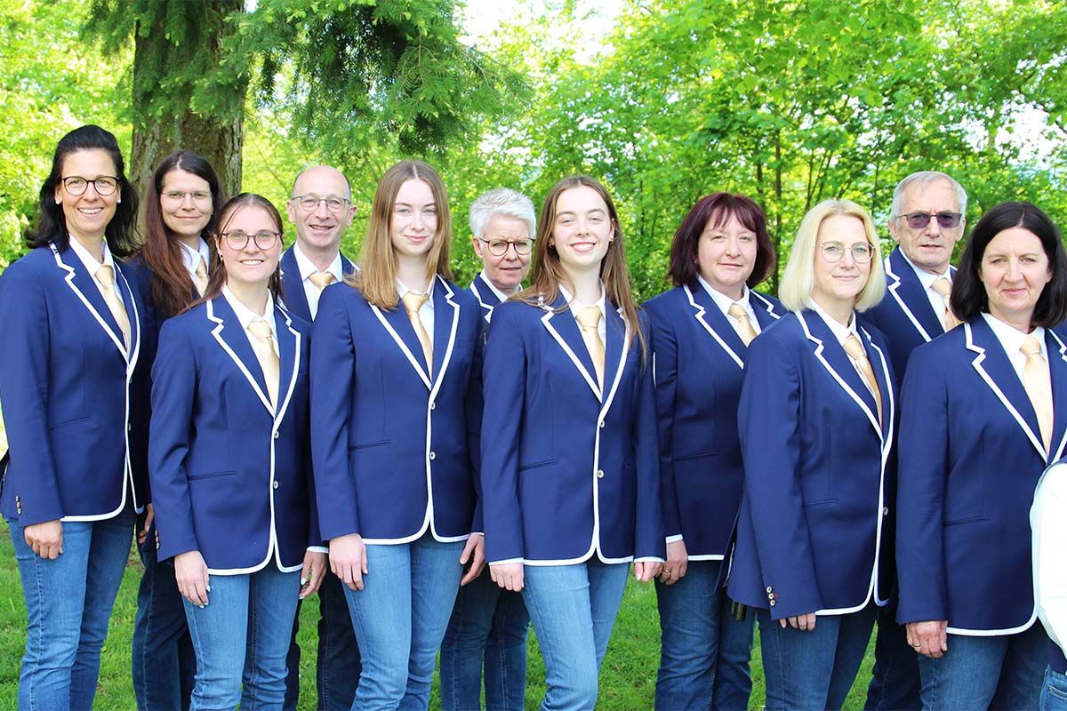 Spielmannszug 1985 Buchenau: Bilder mit neuer Uniform und aktueller Besetzung